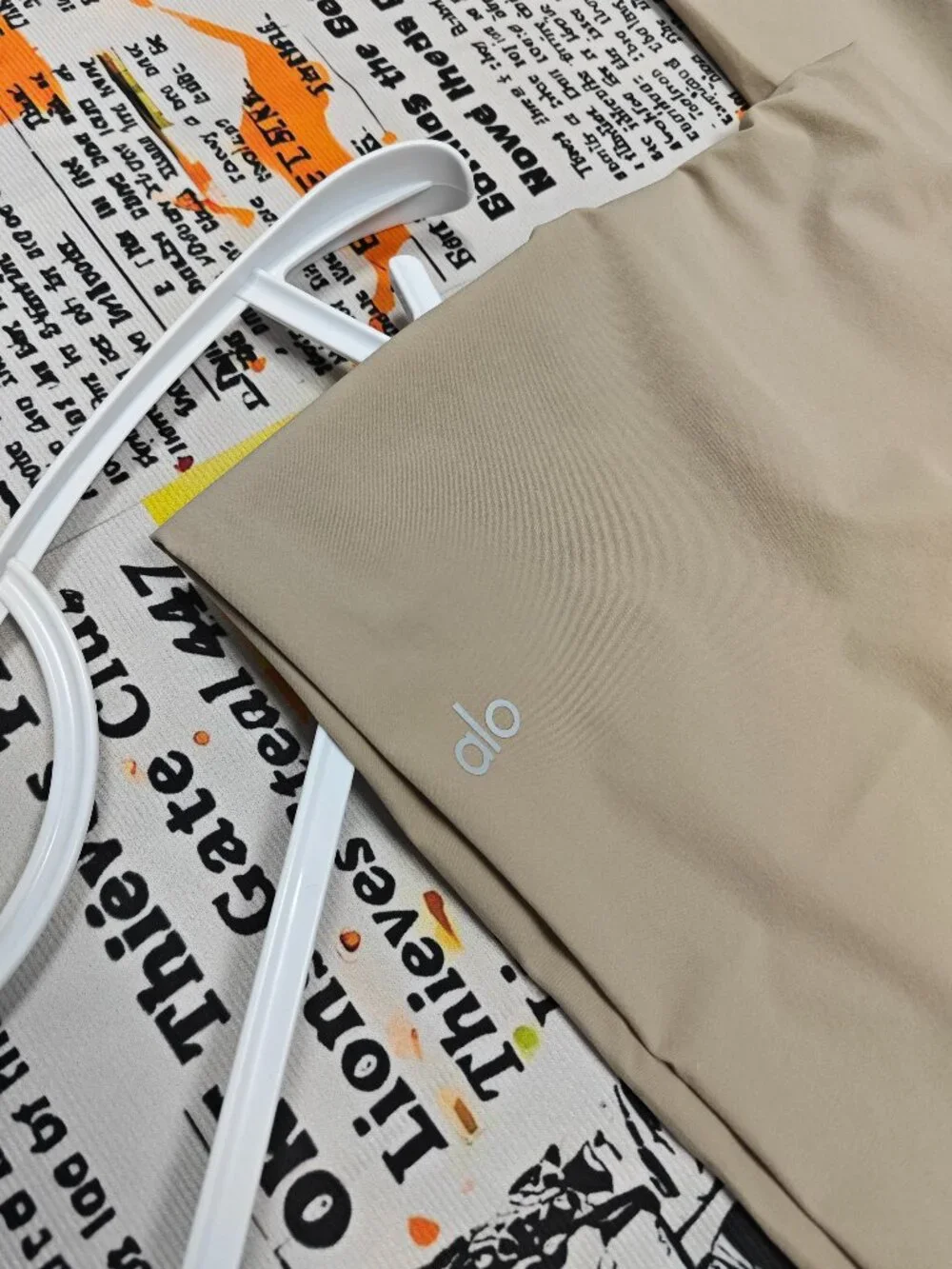 Brand New🌺 ALO Yoga Suit Up Trouser Gravel Color M L , Regular 30-inch 🥂